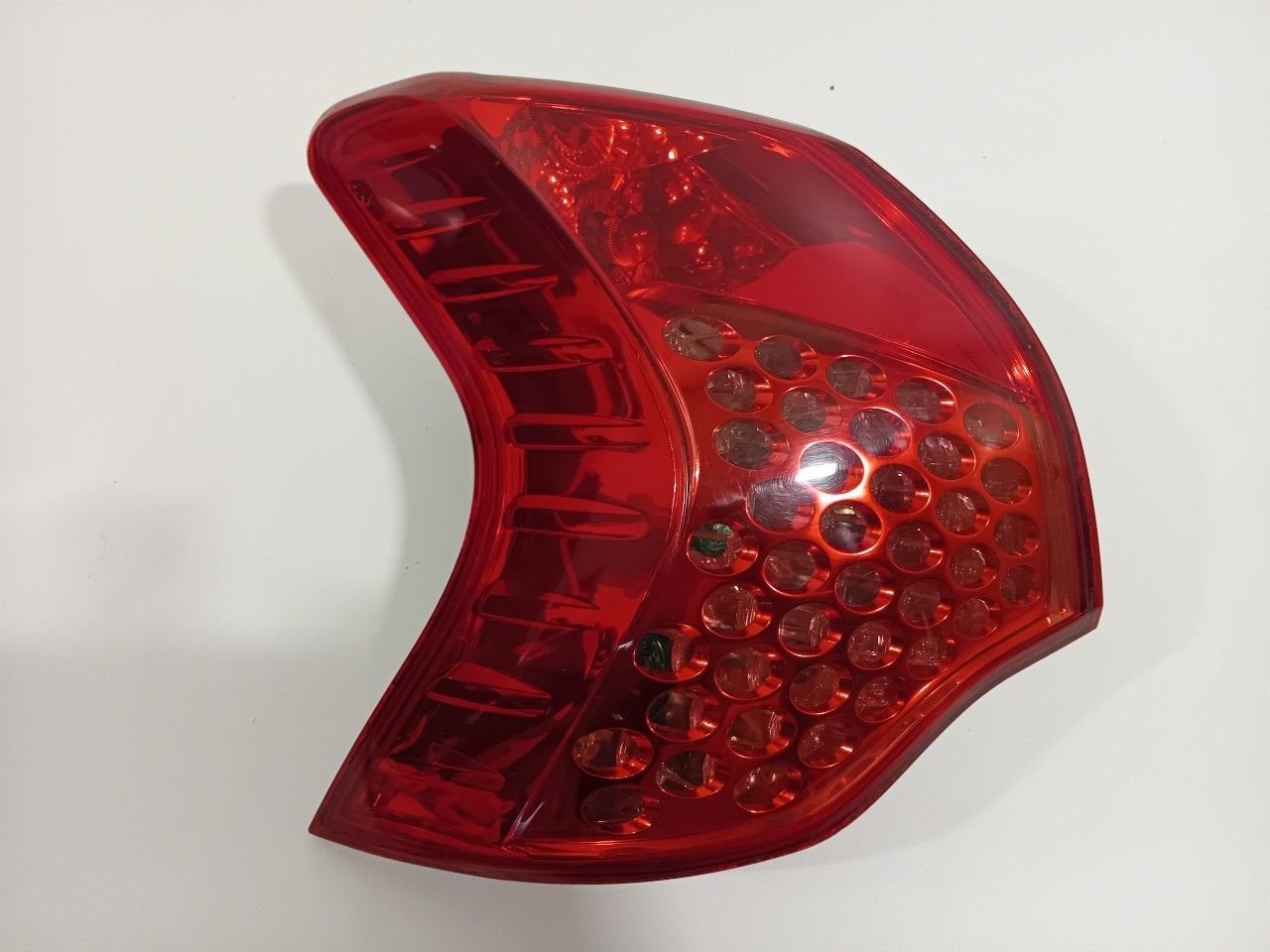 Achterlicht links buiten Peugeot 3008, Onderdelen@venauto.nl, Van der Ven Autorecycling B.V., Gebruikt, Ettenseweg 76, 4706 PB Roosendaal, The Netherlands