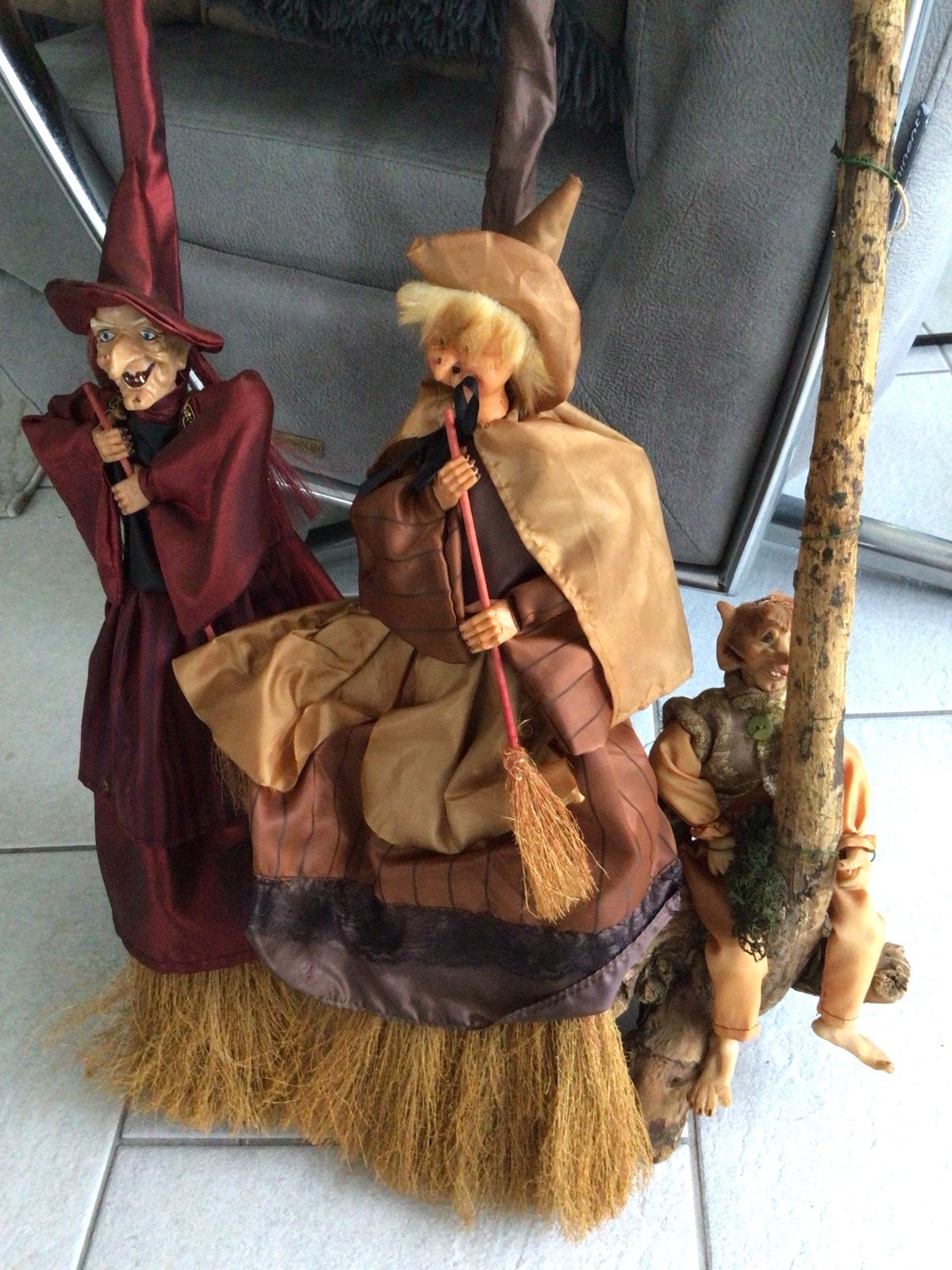 Halloween decoratie: Heksen op bezem en elfje, Ophalen, Gebruikt, Versiering, Halloween of Griezel