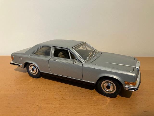Bburago 1:22 Rolls-Royce Camarque, Ophalen of Verzenden, Zo goed als nieuw, Auto