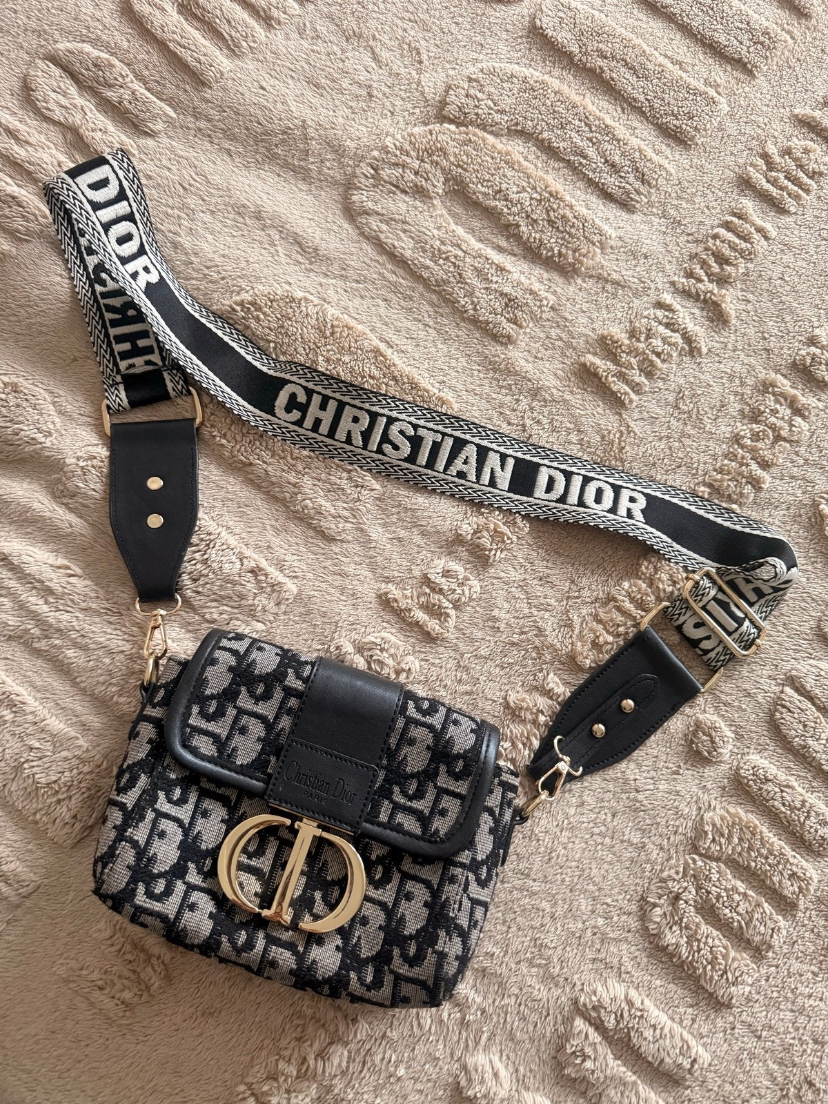 Christian Dior schoudertasje met logo band, Ophalen of Verzenden, Zo goed als nieuw, Zwart, Schoudertasje