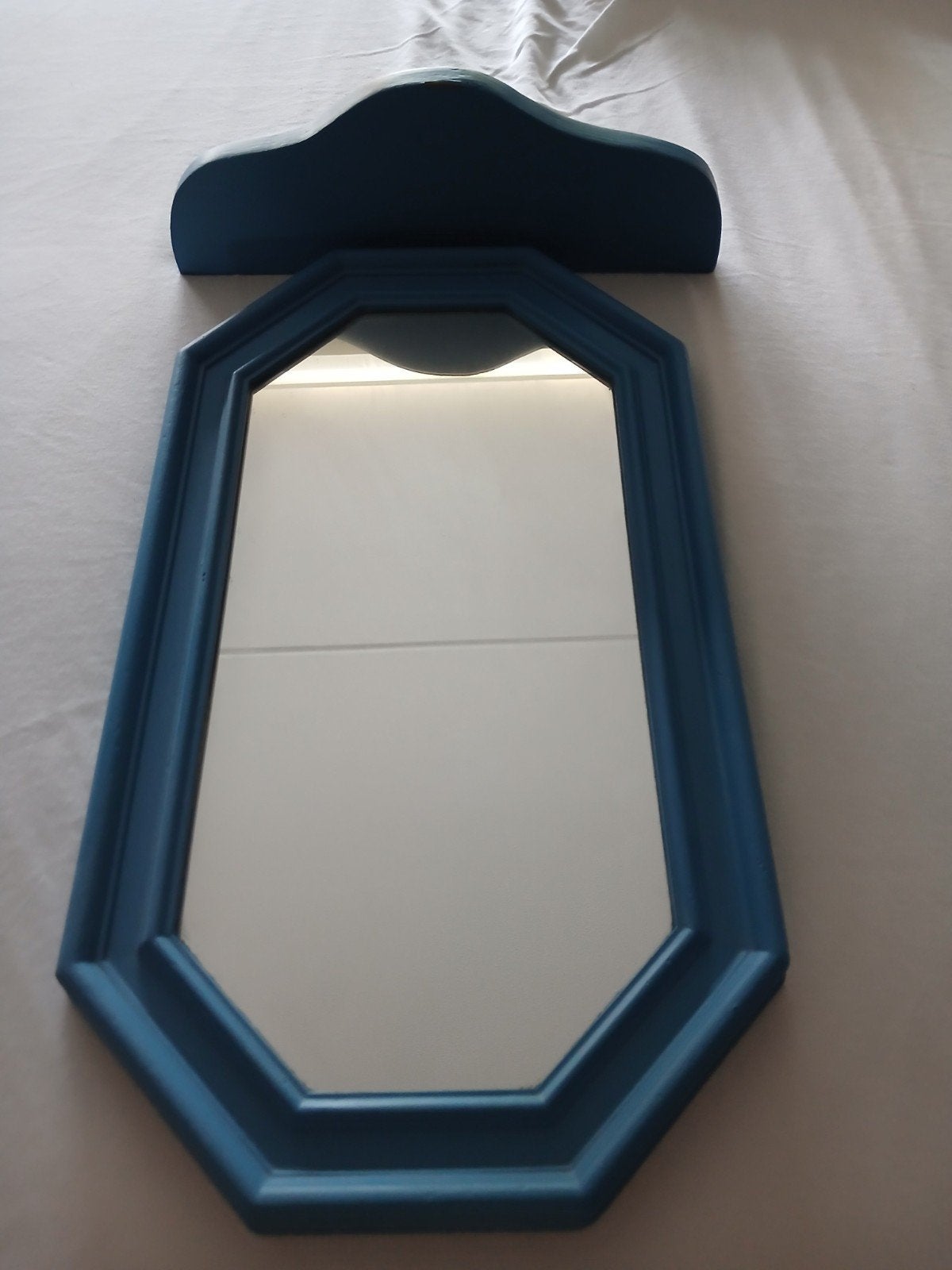 Blauwe spiegel met schapje, Huis en Inrichting, Woonaccessoires | Spiegels, Ophalen, Minder dan 50 cm, Zo goed als nieuw, Minder dan 100 cm