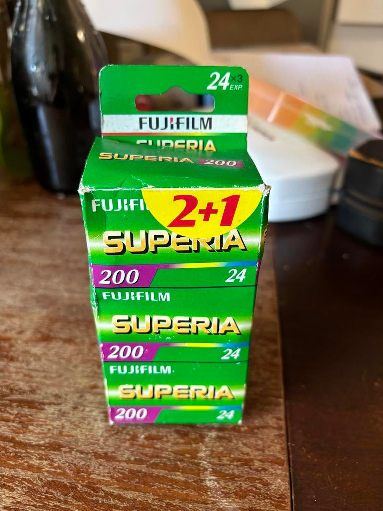 2x FUJIFILM SUPERIA kleurenfilm 24exp. ISO200, Audio, Tv en Foto, Filmrollen, 35mm film, Ophalen of Verzenden