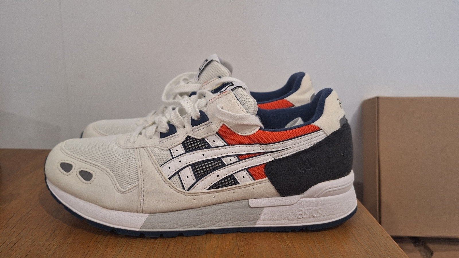 Asics Gel Lyte maat 40 ZGAN wit zwart rood, Wit, Ophalen of Verzenden, Asics, Sneakers of Gympen