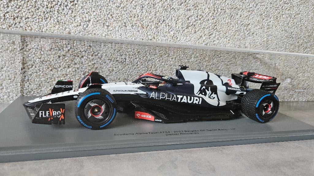 Spark 18S961 1:18 2023 Alpha Tauri AT04 Belgie Ricciardo, Ophalen of Verzenden, Zo goed als nieuw, Auto, Overige merken