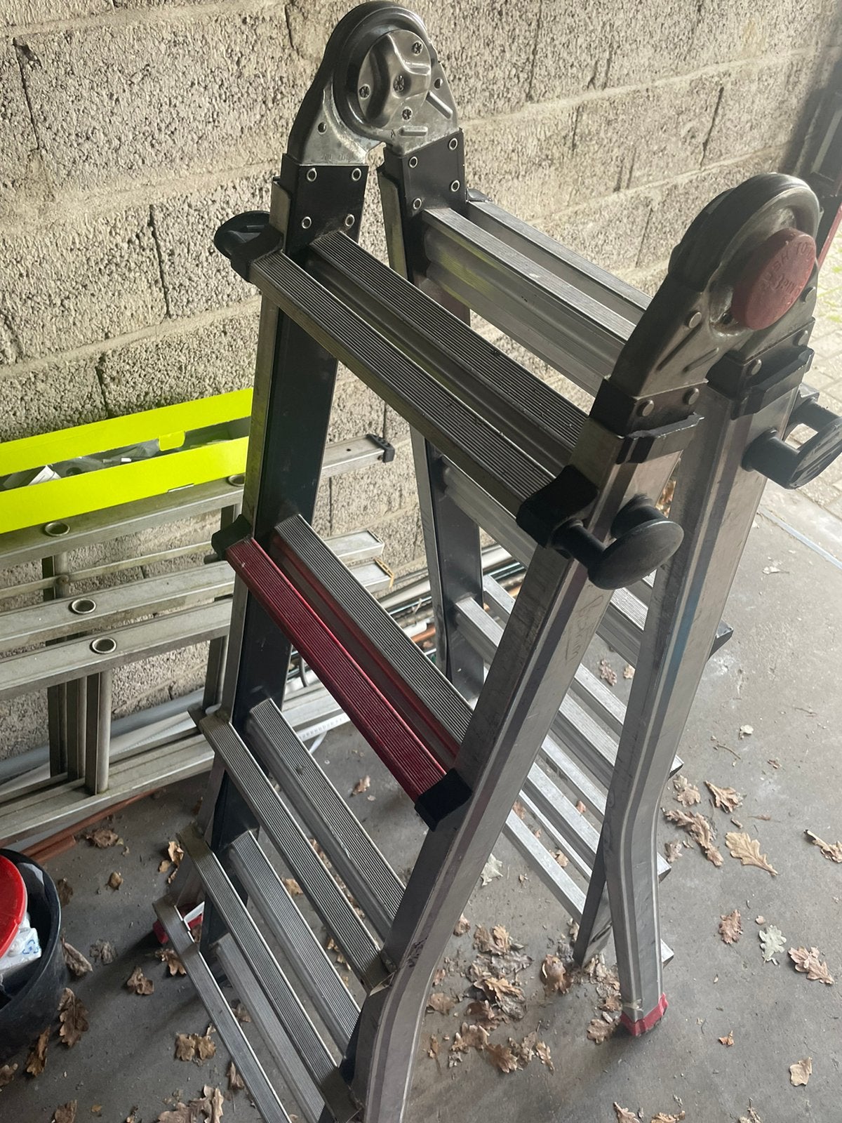 Altrex vouwbare trap 5 treden, Doe-het-zelf en Verbouw, Ladders en Trappen, Ophalen, Gebruikt, Trap, Opvouwbaar of Inschuifbaar
