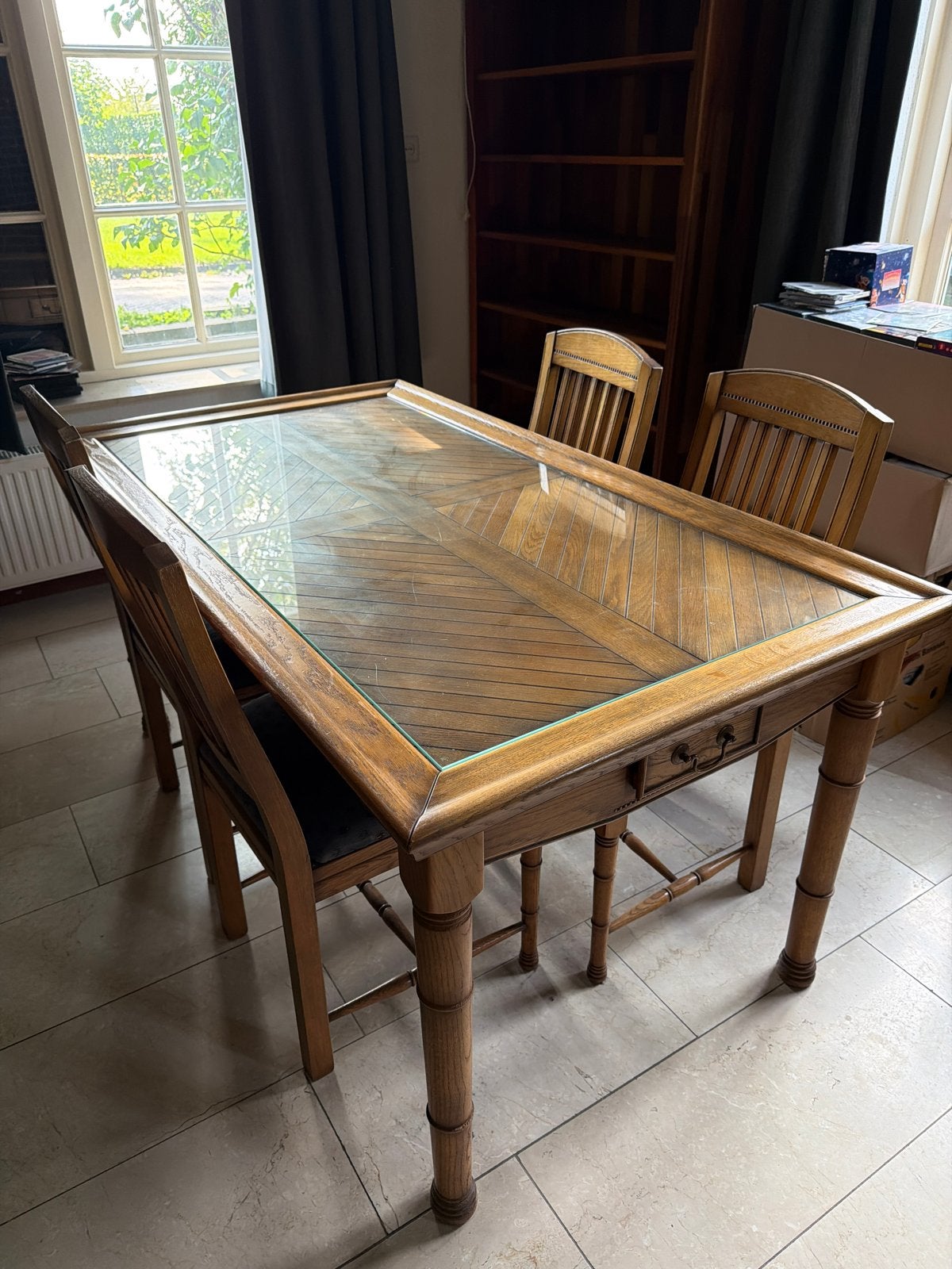 Elegante eettafel met 4 stoelen - massief hout, Ophalen
