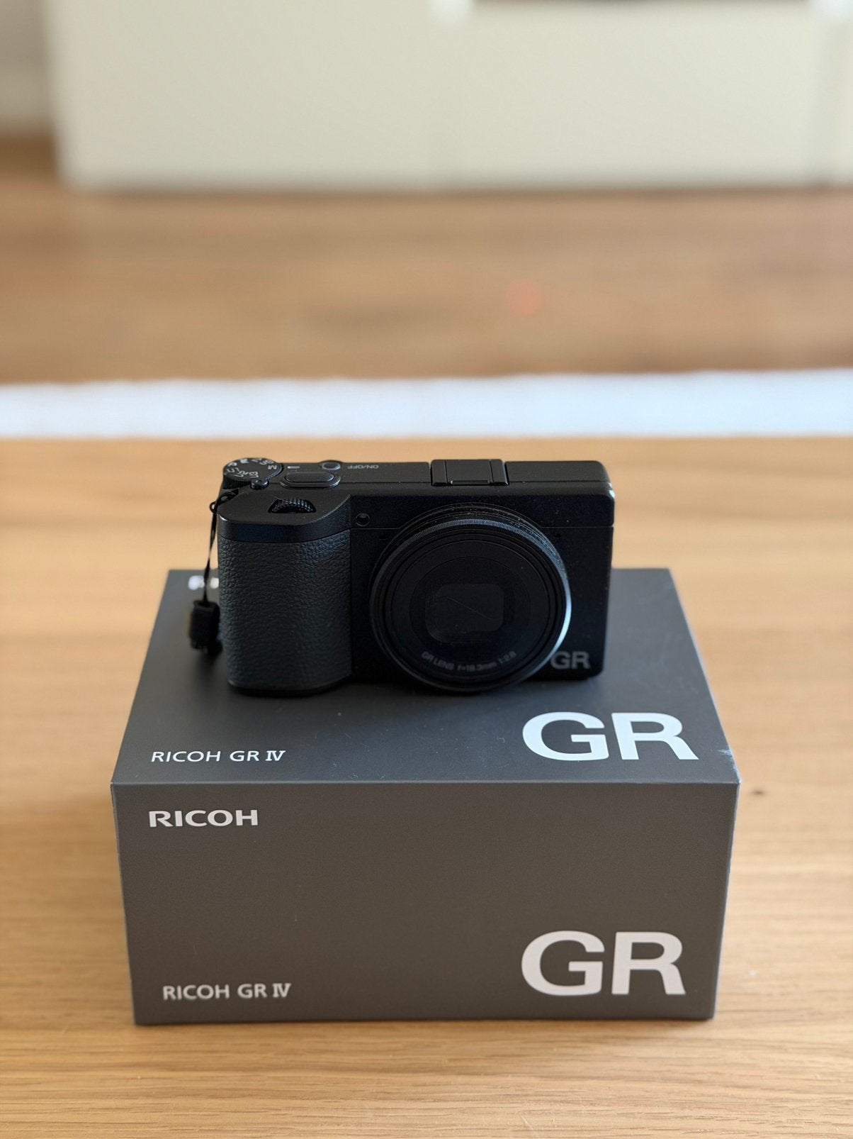 Ricoh GR IV in nieuwstaat. 500 clicks. 4 jaar garantie, Audio, Tv en Foto, Ophalen of Verzenden, Zo goed als nieuw, Compactcamera