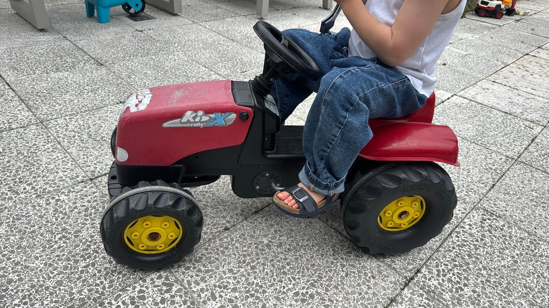 Buitentractor met aanhanger