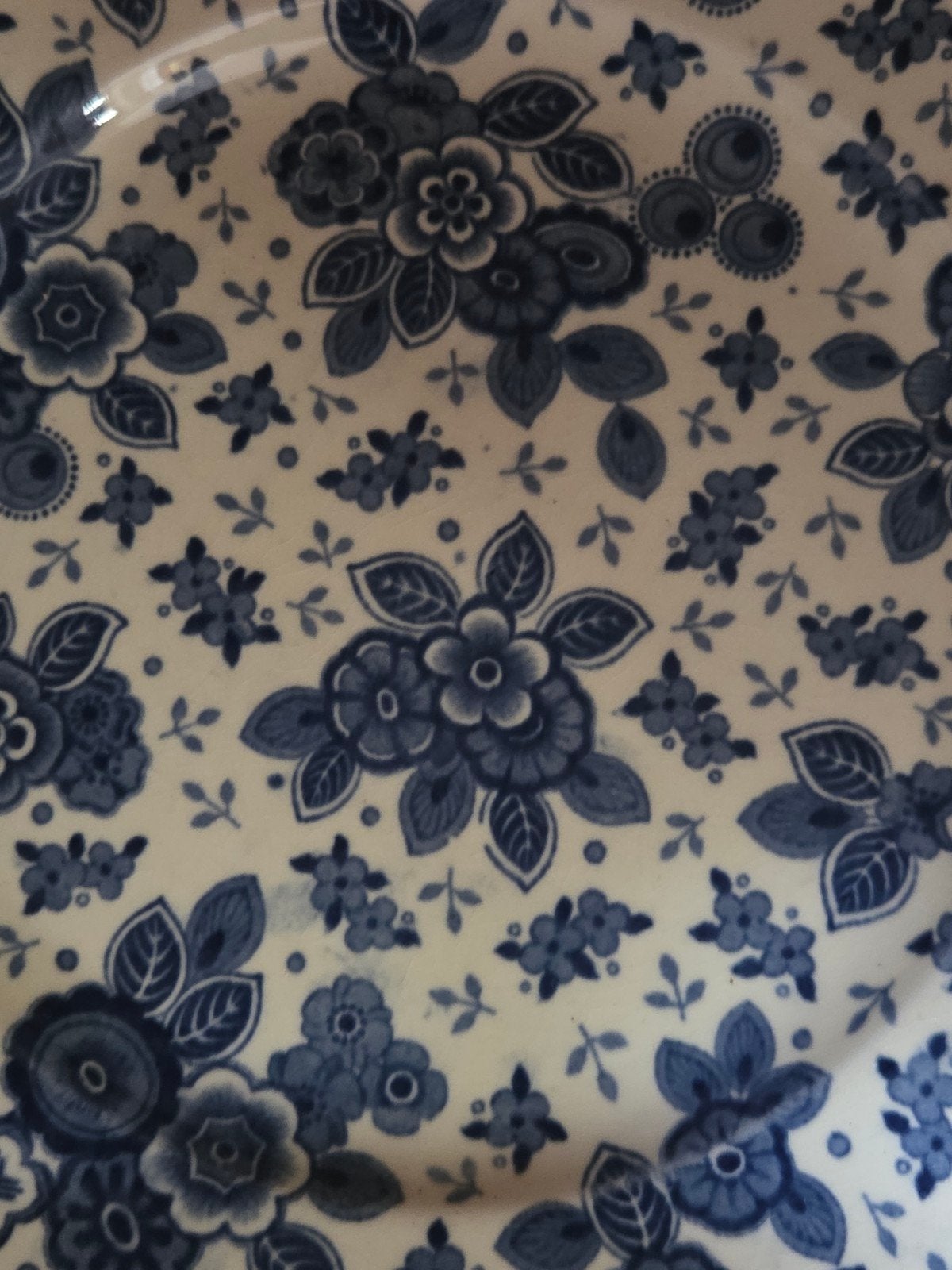 Vintage Maastricht Beatrix bord met blauw bloemmotief, Antiek en Kunst, Antiek | Servies los, Ophalen of Verzenden