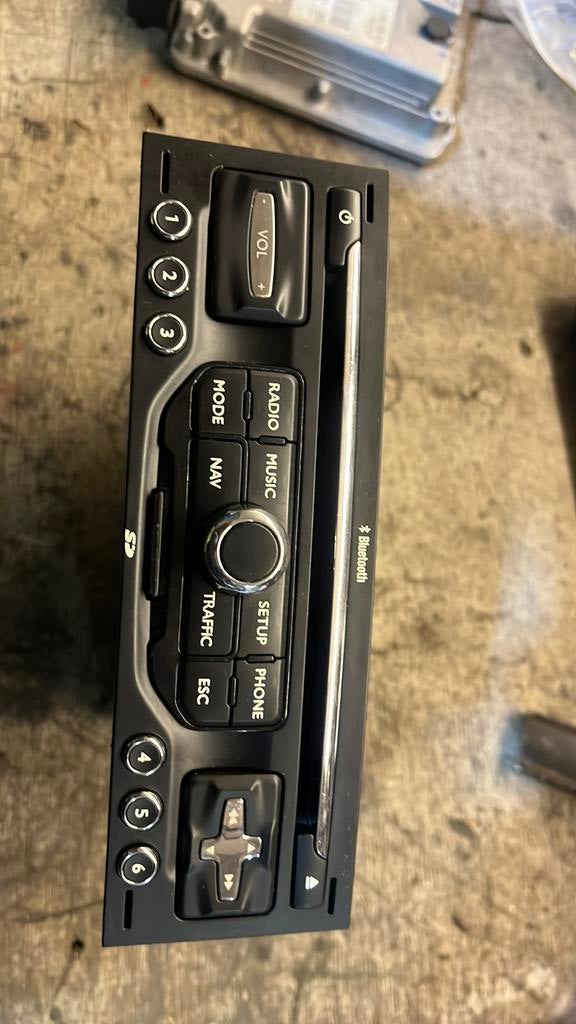 Radio peugeot 3008 96661984xt, Auto diversen, Ophalen, Zo goed als nieuw