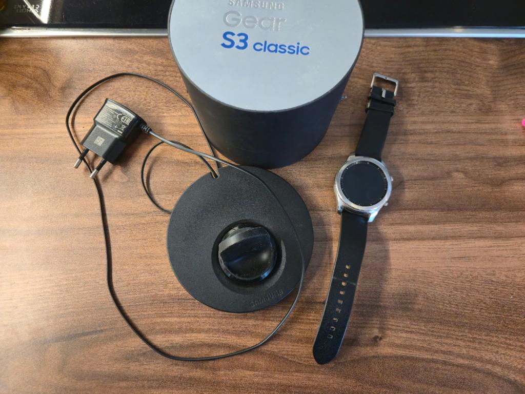 Samsung Gear S3 Classic Smartwatch met oplader en doos, Gebruikt, Zwart, Ophalen of Verzenden, Samsung