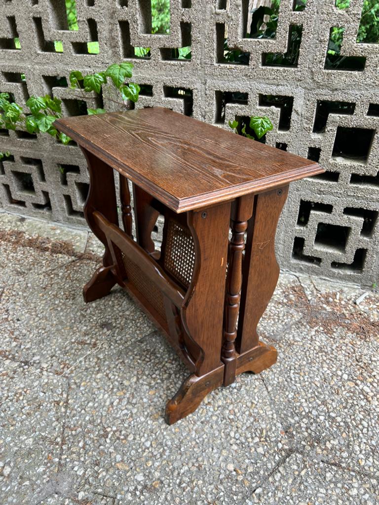 Te Koop : Donker Eiken Bijzettafel Krantenbak Hout Export, 45 tot 60 cm, Gebruikt, Rechthoekig, Hout