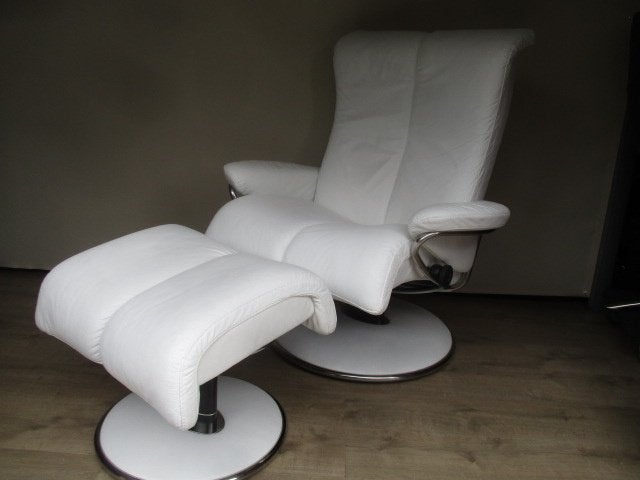 NIEUWSTAAT Stressless Blues met hocker LARGE helder wit, Huis en Inrichting, Ophalen of Verzenden, Zo goed als nieuw, 75 tot 100 cm