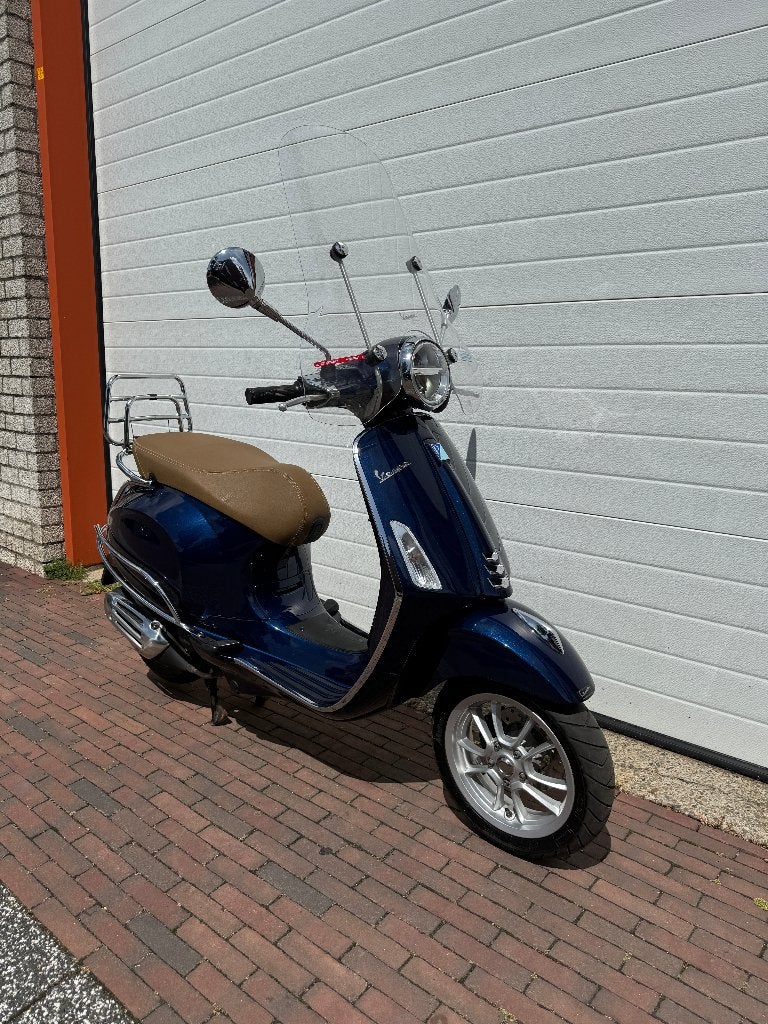 Vespa Primavera 25 km BJ: 2021 Zeer Netjes, Ophalen, Overige modellen, Zo goed als nieuw, Benzine