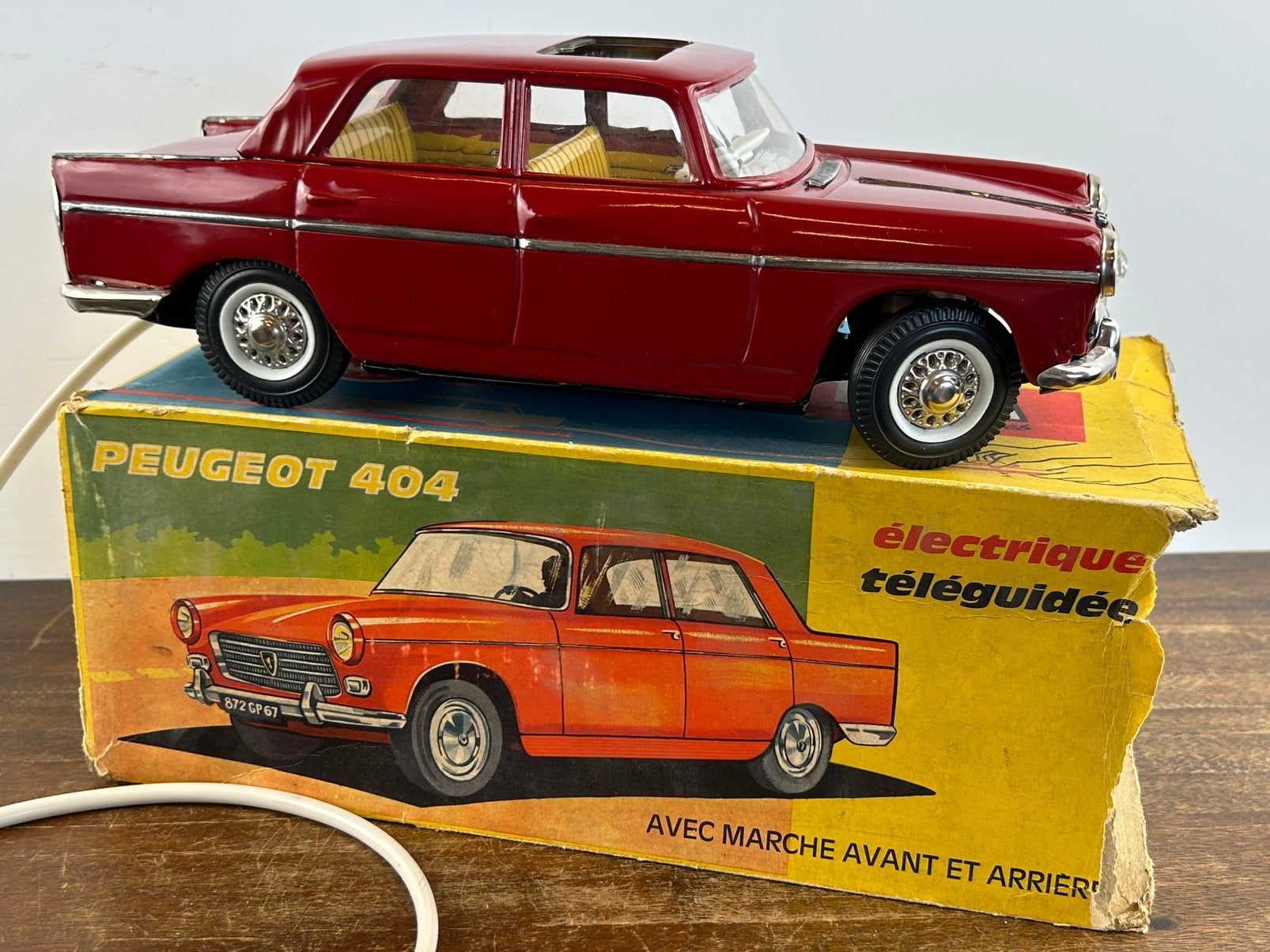 Joustra Peugeot 404 Electrique Teleguide made in France, Ophalen of Verzenden