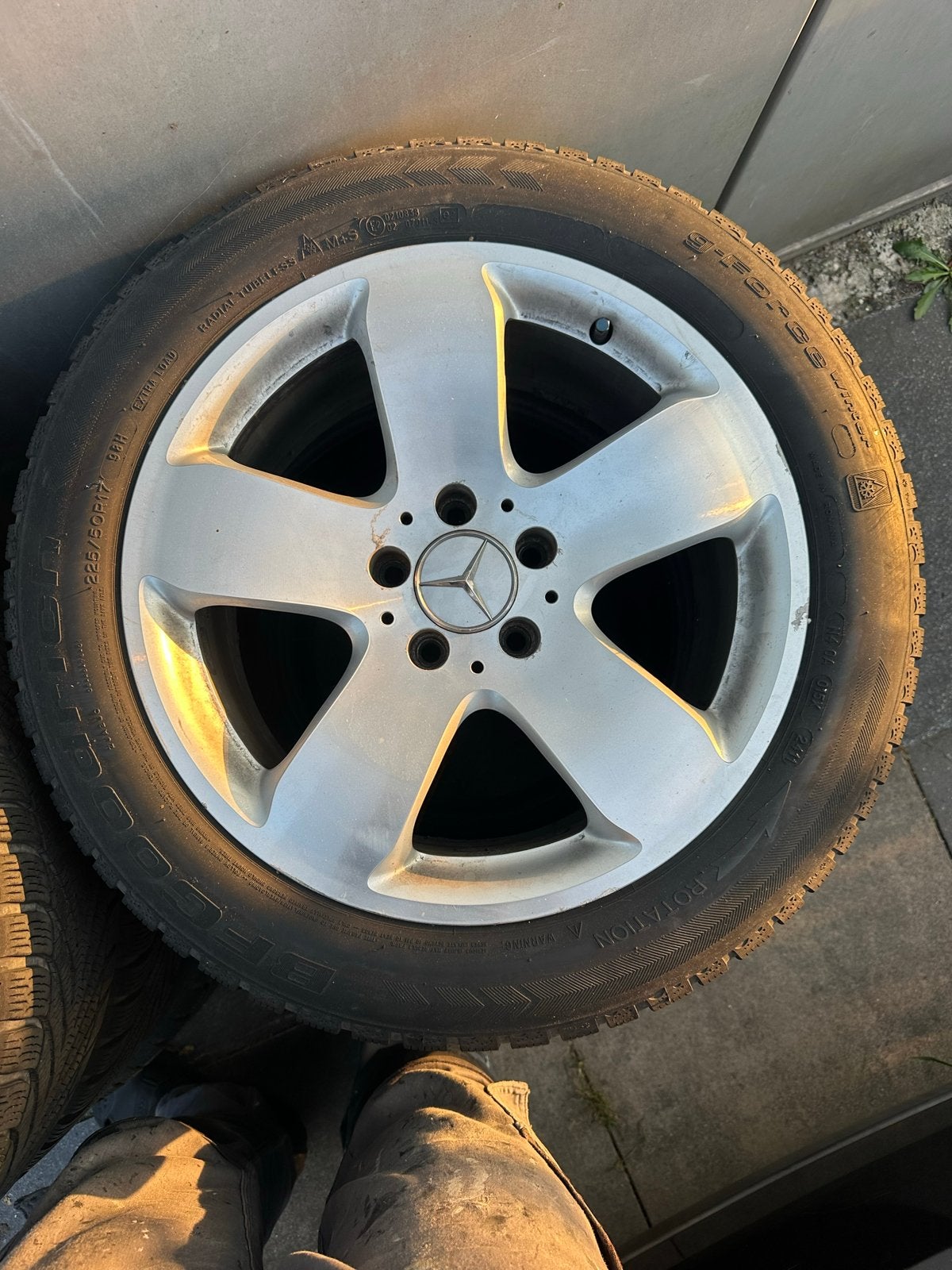 Mercedes-Benz 17 inch velgen met All Season banden, Auto-onderdelen, Banden en Velgen, Ophalen, Gebruikt, Banden en Velgen, 17 inch