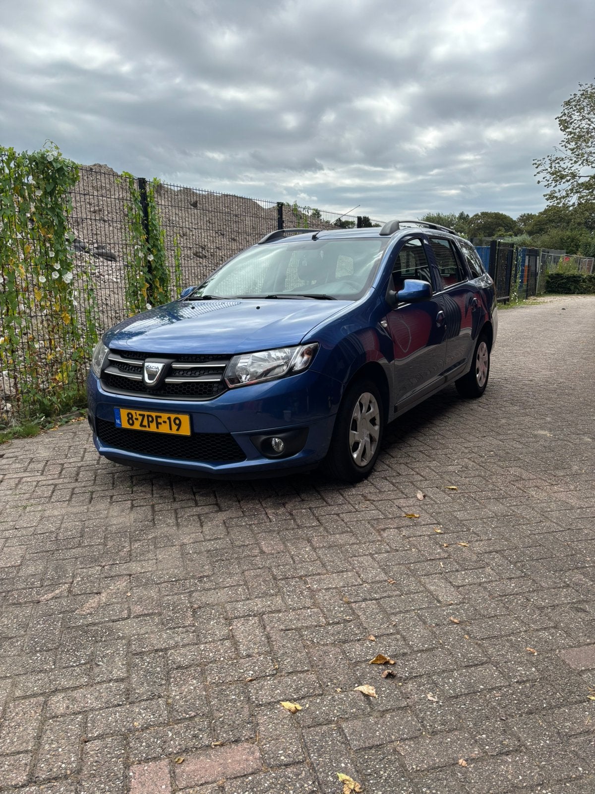 Dacia Logan 0.9 66KW TCE MCV 2015 Blauw, Auto's, Dacia, Voorwielaandrijving, Stof, 40 €/maand, Zwart