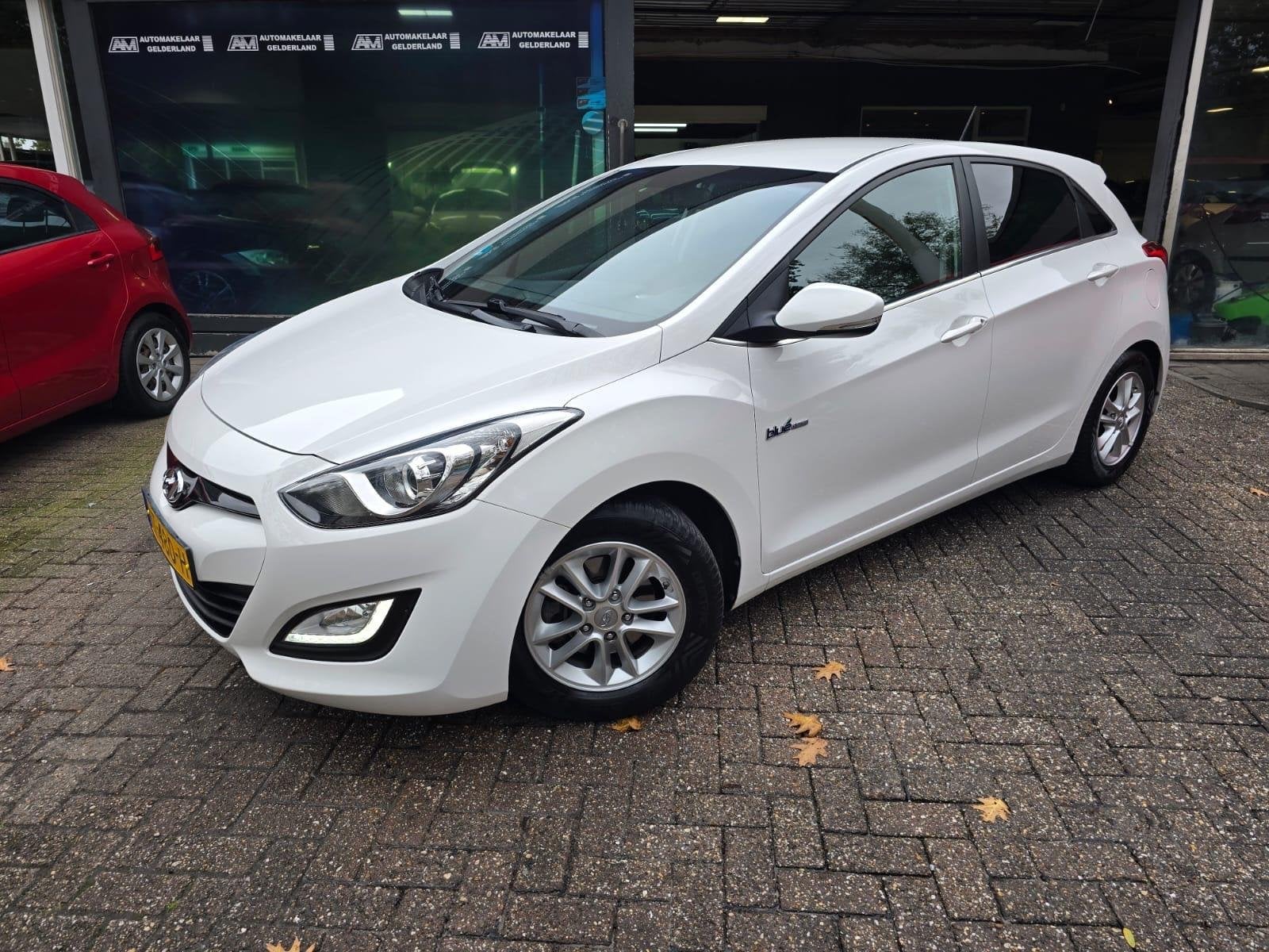 Hyundai i30 1.6 GDI i-Motion Plus | NIEUWE APK | NAVI | CAME, Gebruikt, 1591 cc, 4 cilinders, Wit