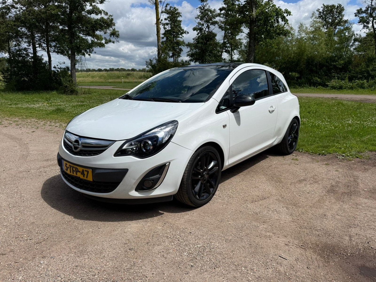 Opel Corsa 1.4 16V 3D 2014 Wit, Auto's, Opel, Voorwielaandrijving, 40 €/maand, 1398 cc, 100 pk