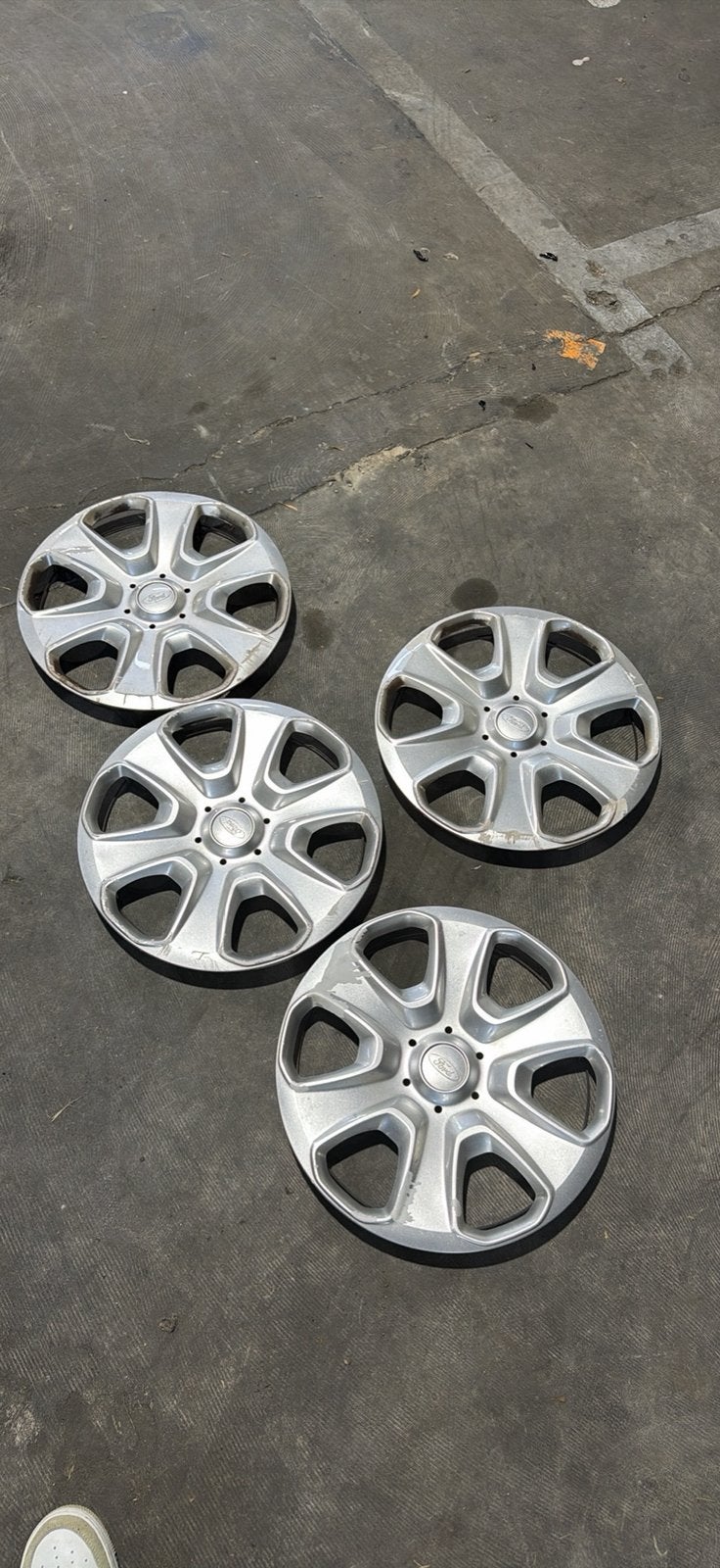 Ford Transit Courier -  Wieldoppen 15 inch - 4 stuks, Gebruikt, Ford, Ophalen of Verzenden, Ford