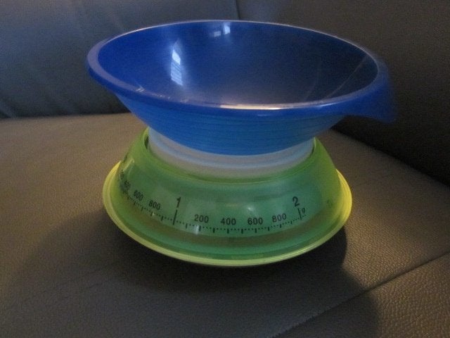 tupperware keukenweegschaal tot 2 kilo /vintage, Huis en Inrichting, Ophalen of Verzenden, Zo goed als nieuw, Overige typen