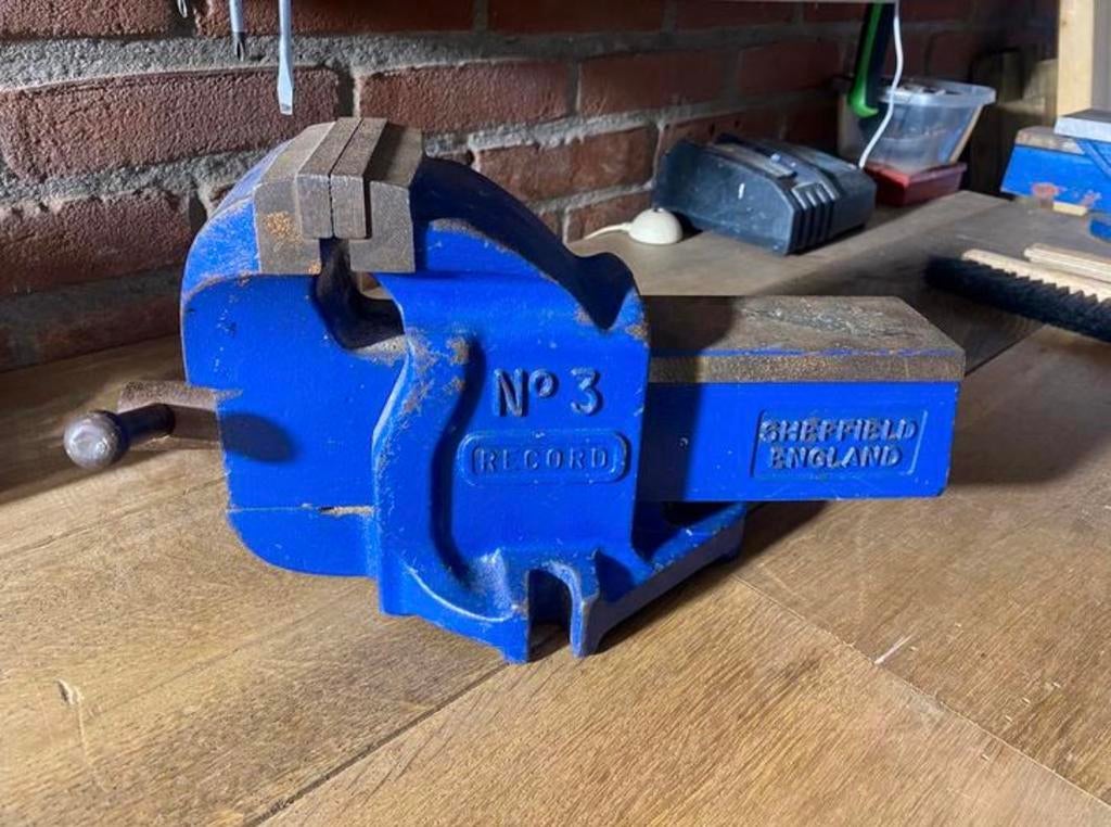 Bankschroef 30,- per stuk, Doe-het-zelf en Verbouw, Werkbanken, Ophalen, Zo goed als nieuw, Bankschroef