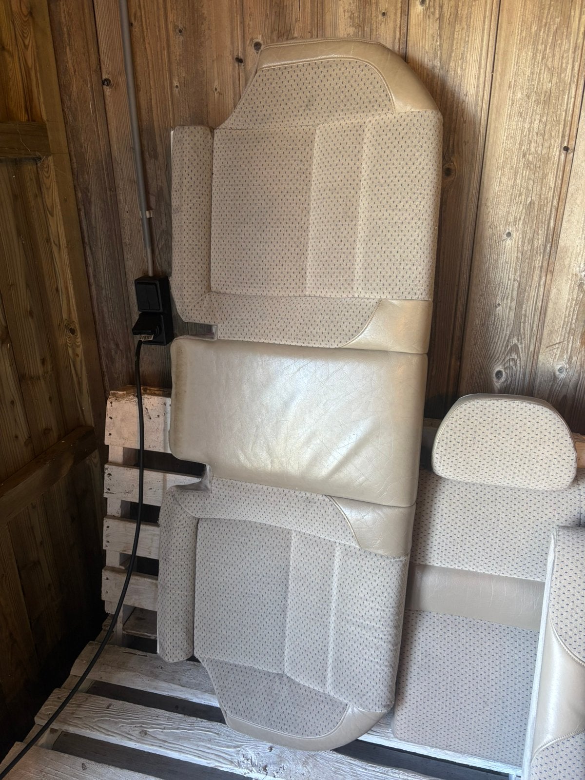 Half lezer licht volvo stoelen en achterbank, Ophalen, Volvo