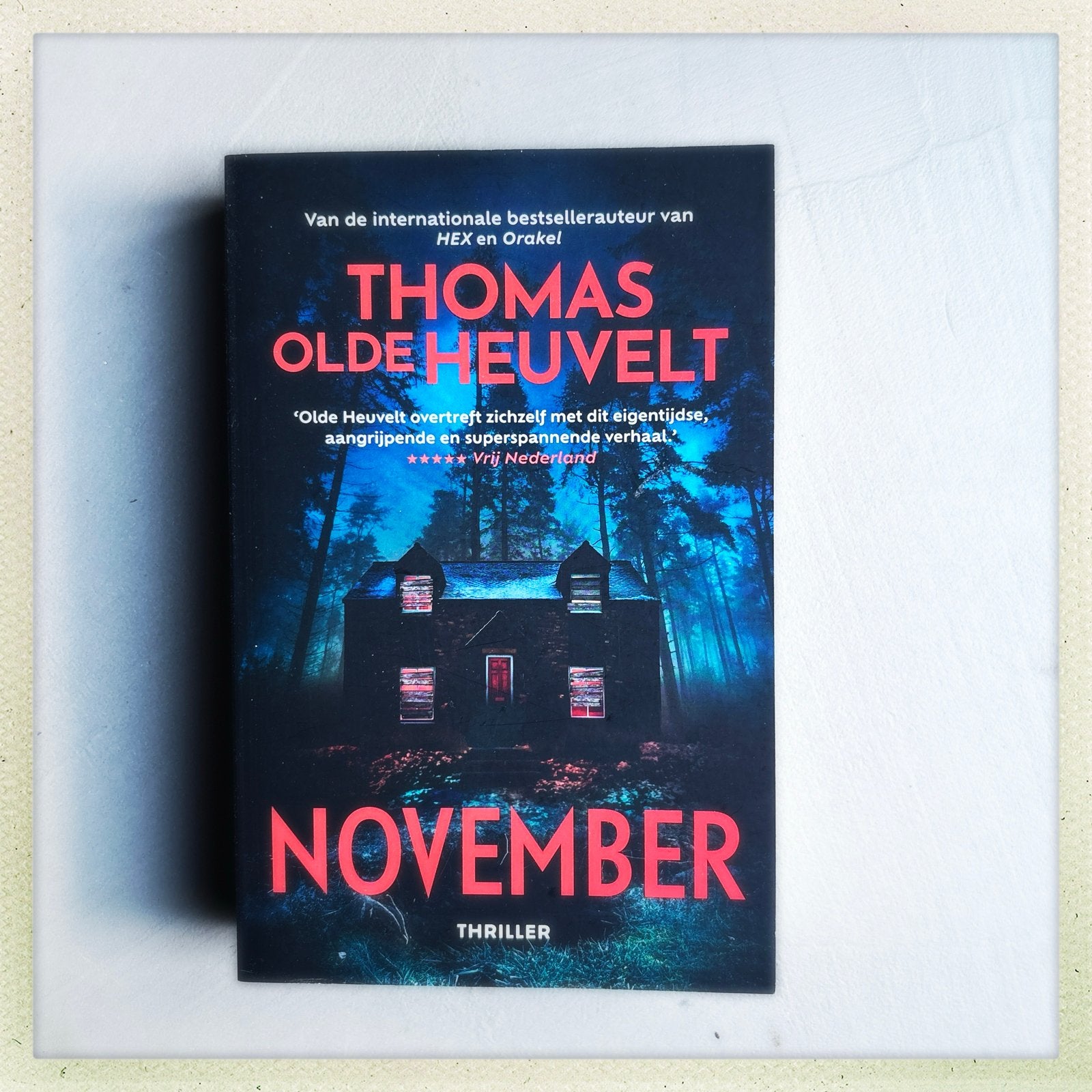 November - Thomas Olde Heuvelt (Thriller), Boeken, Ophalen of Verzenden, Zo goed als nieuw, Nederland