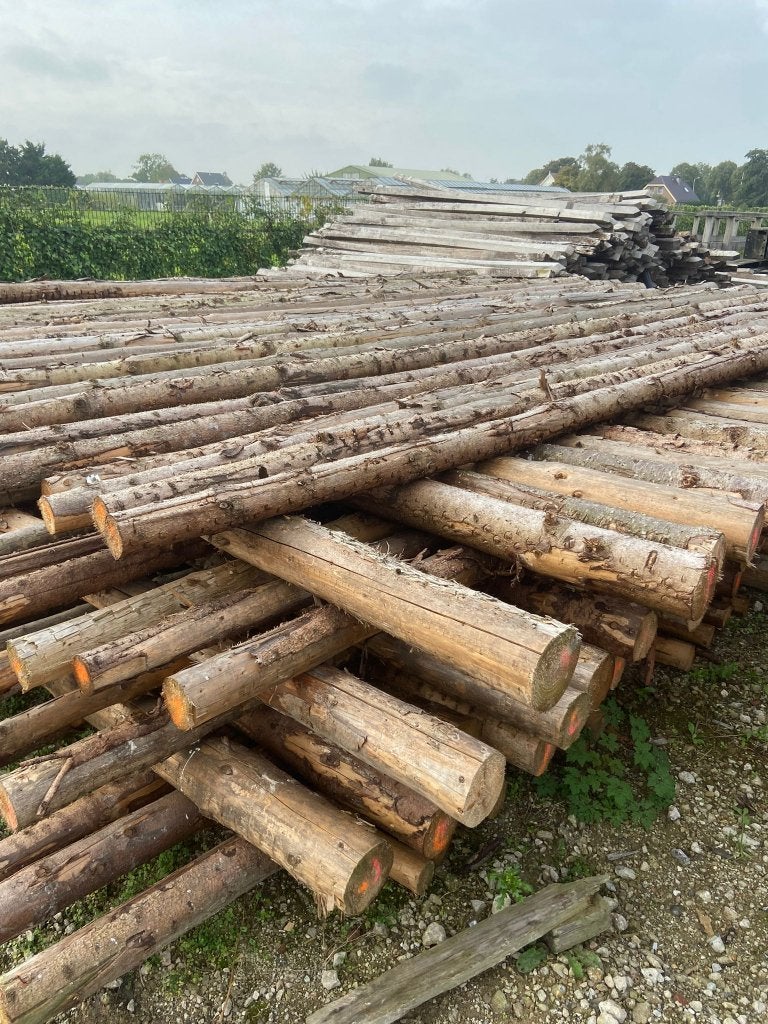 Spar palen naaldhout in barst 400 tot 600cm lengtes