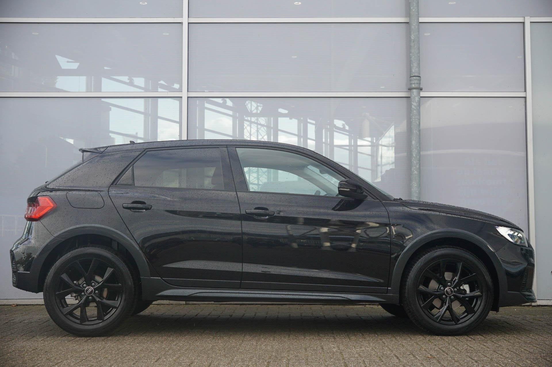 Audi A1 allstreet 30 TFSI 116pk S-tronic Advanced Edition |, Auto's, Stof, 116 pk, Zwart, Bedrijf