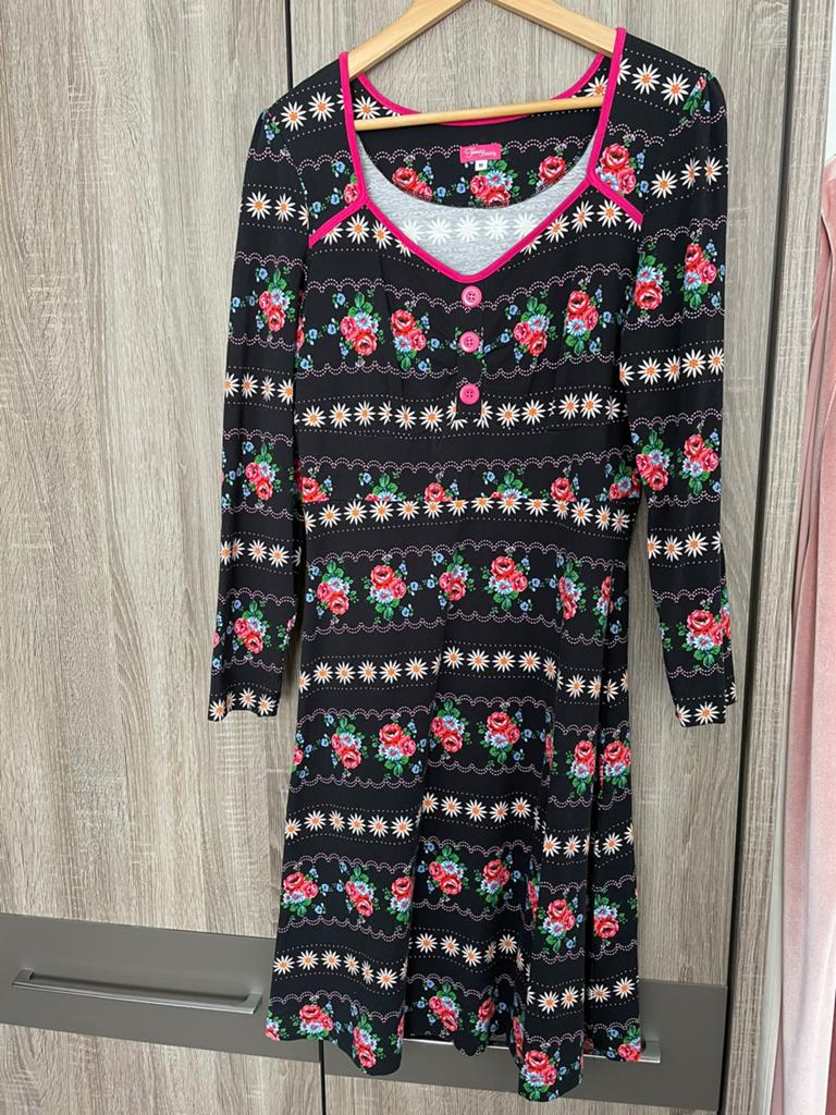 Tante Betsy jurk met bloemenprint en lange mouwen, Kleding | Dames, Jurken, Maat 38/40 (M), Zwart, Ophalen of Verzenden, Zo goed als nieuw