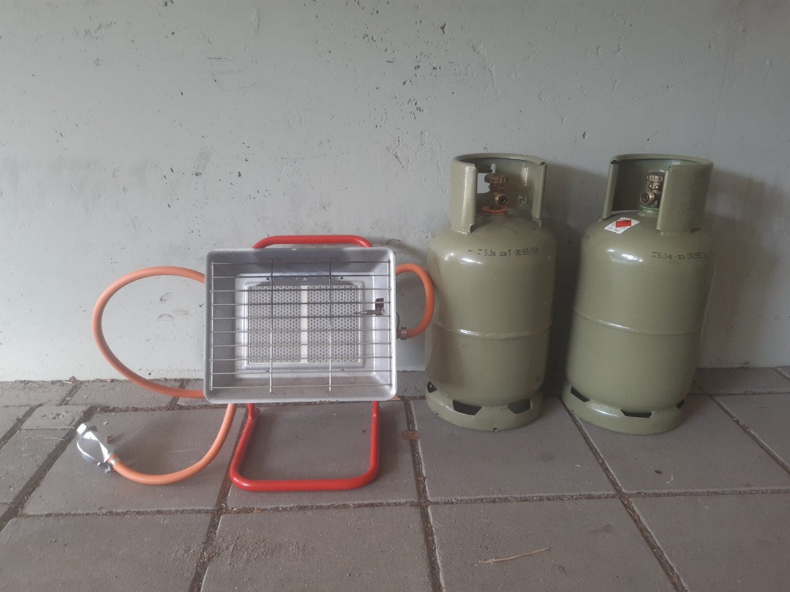 Camping straalkachel + 2 gasflessen, Ophalen