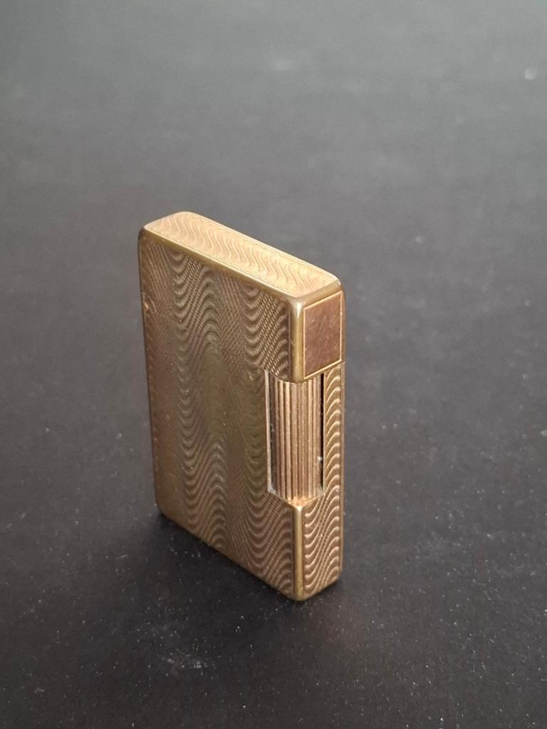 Vintage S.T. Dupont aansteker - Goudkleurig met patroon, Verzamelen, Ophalen of Verzenden, Gebruikt, Aansteker