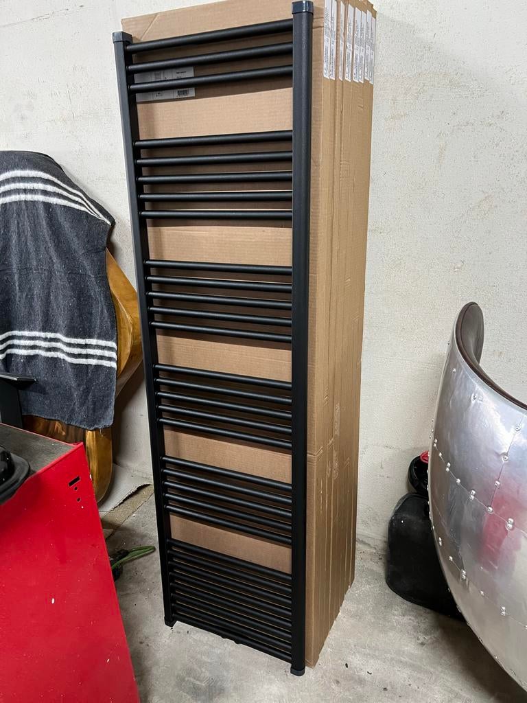 Nieuwe Zwarte Handdoekradiator 1742x500mm, 773W, Ophalen, Nieuw