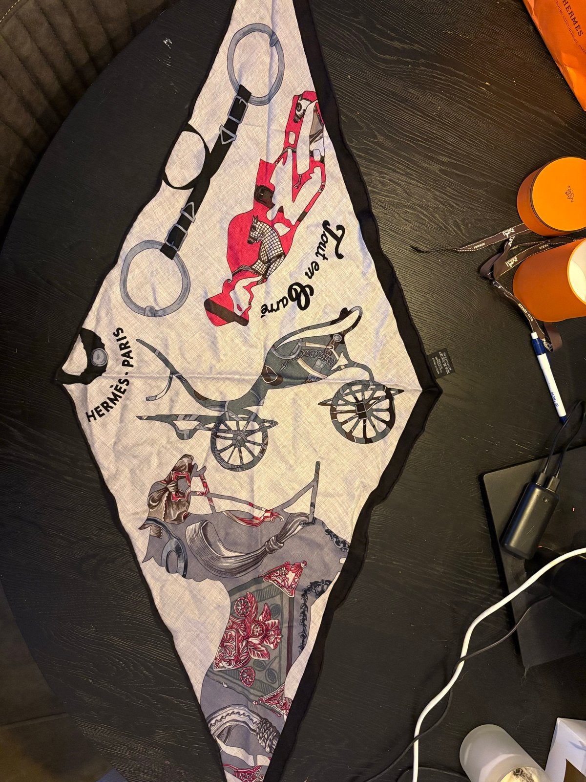 Hermès sjaal 70% Kasjmier 30% Zijde 125x45 cm, Ophalen of Verzenden, Nieuw, Sjaal