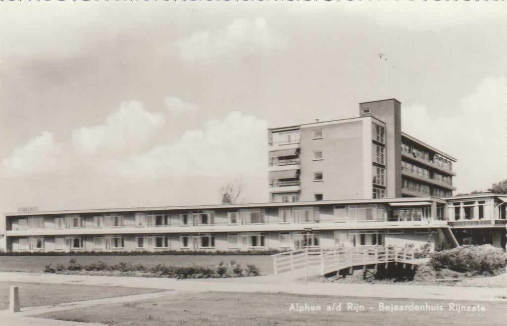 ALPHEN AAN DEN RIJN Bejaardenhuis Rijnzate, Verzamelen, Ansichtkaarten | Nederland, Verzenden, 1960 tot 1980, Ongelopen, Zuid-Holland