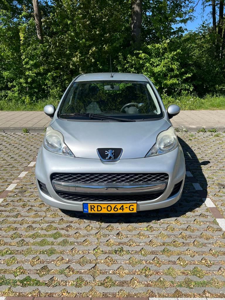 Peugeot 107 1.0 12V 5DR 2011 Grijs, Voorwielaandrijving, 4 stoelen, 68 pk, Handgeschakeld