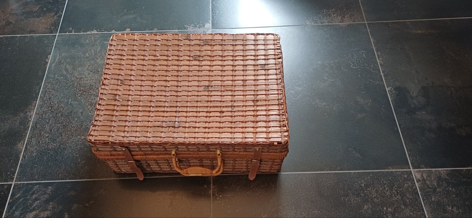 Rieten picknickmand, Ophalen