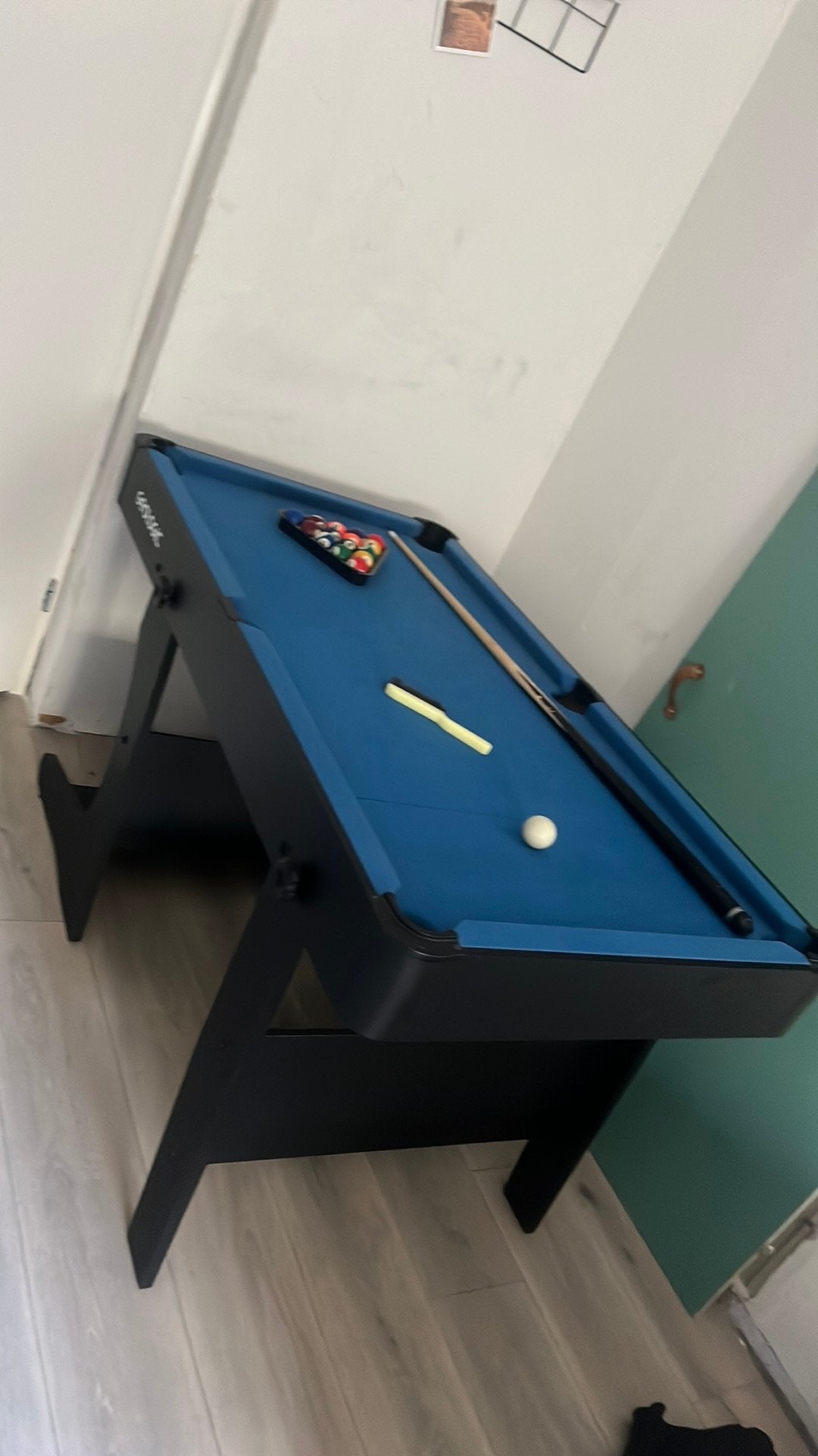 Dit is een pooltafel, blauw met zwart, merk: geologic, Sport en Fitness, Ophalen, Gebruikt, Pooltafel
