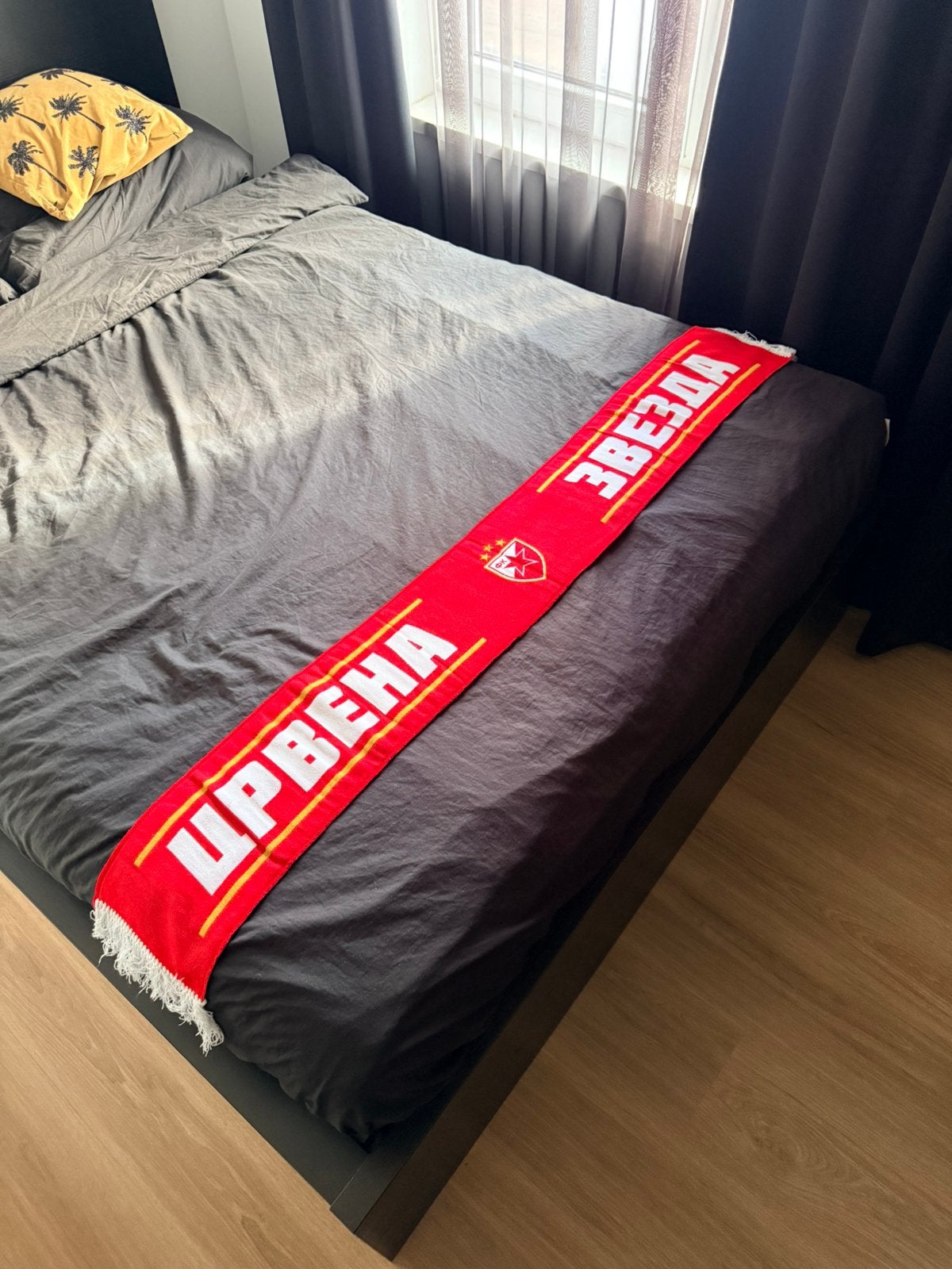 Voetbalsjaal Rode Ster Belgrado, Ophalen, Zo goed als nieuw, Buitenlandse clubs, Vaantje of Sjaal