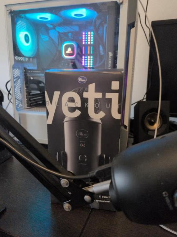 Blue Yeti Blackout microfoon met arm en popfilter, Ophalen of Verzenden, Zo goed als nieuw, Studiomicrofoon