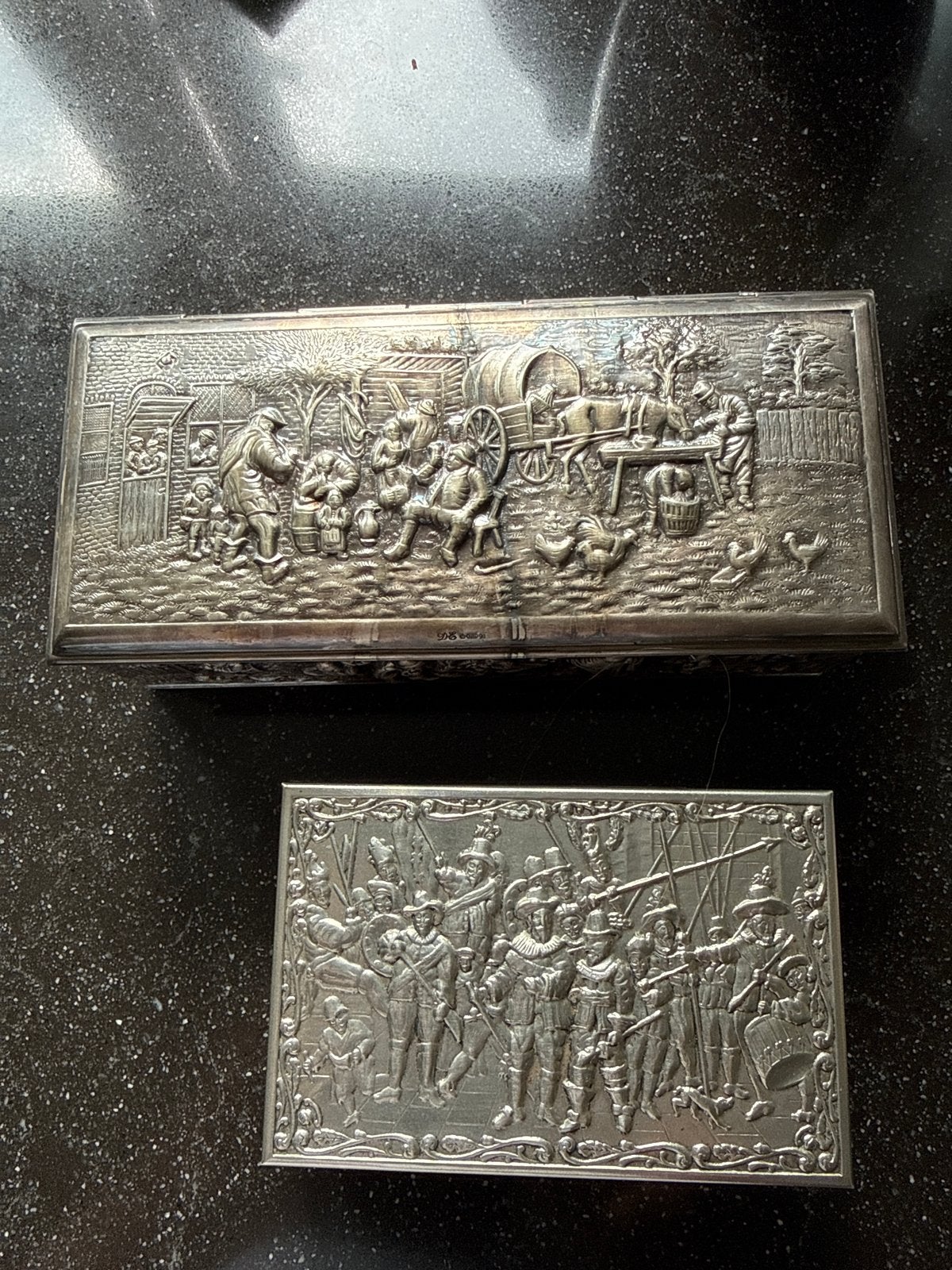 Antieke verzilverde Doosjes met Gedetailleerde Reliëfs, Ophalen, Zilver
