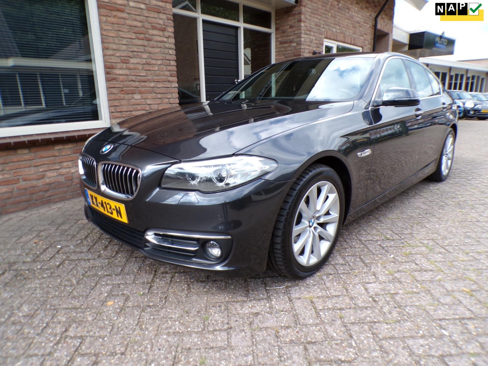 BMW 5-serie 520i Luxury Edition Automaat / Leder / Navi / De