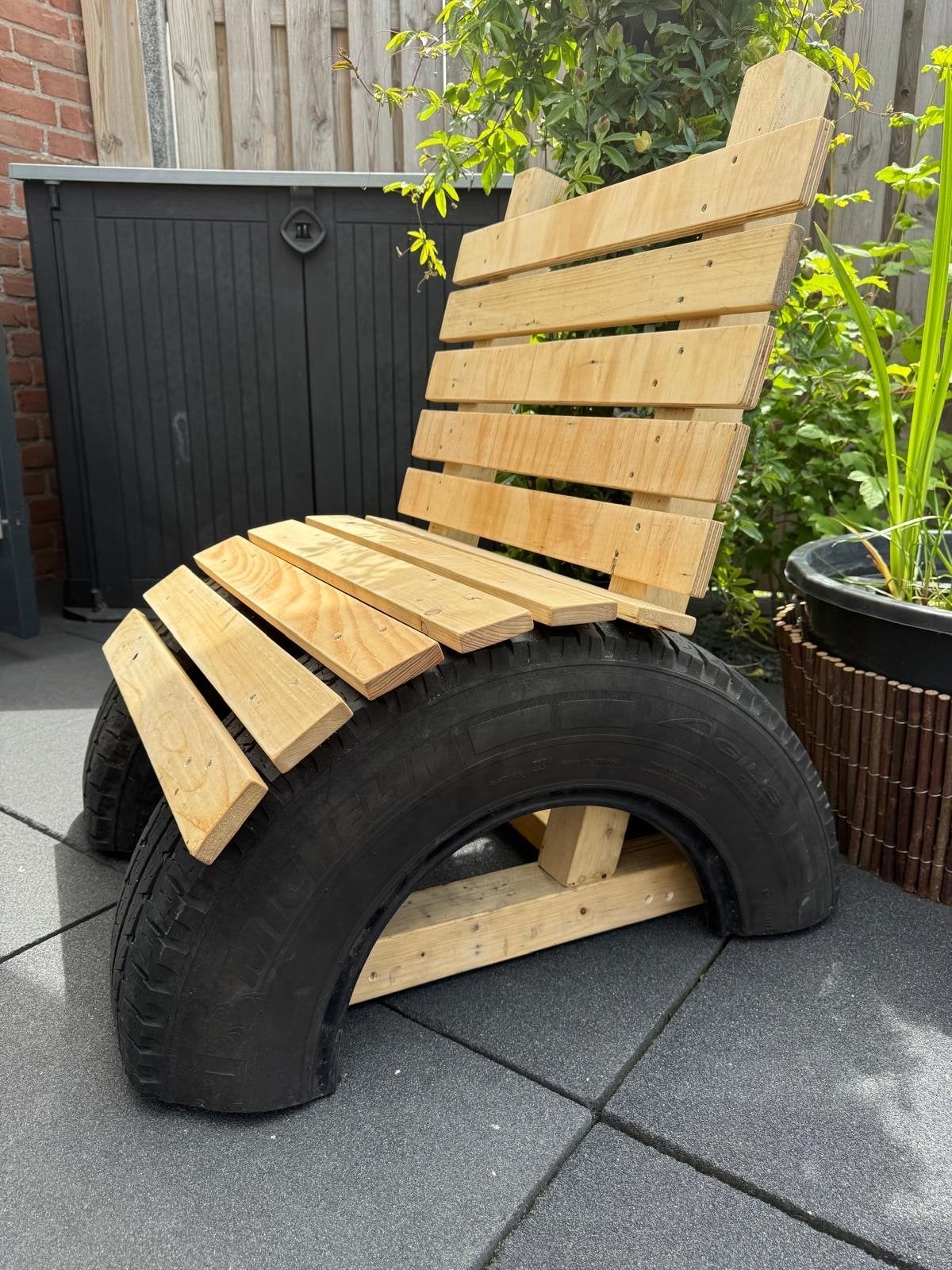 Unieke handgemaakte tuinstoel van hout en banden, Ophalen, Gebruikt, Hout