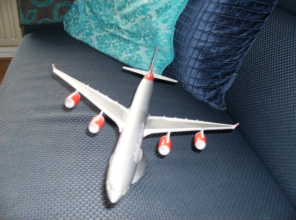 AIRBUS VIRGIN ATLANTIC A340-600  SCHAAL 1: 1200,, Ophalen of Verzenden, Zo goed als nieuw, Kaart, Foto of Prent