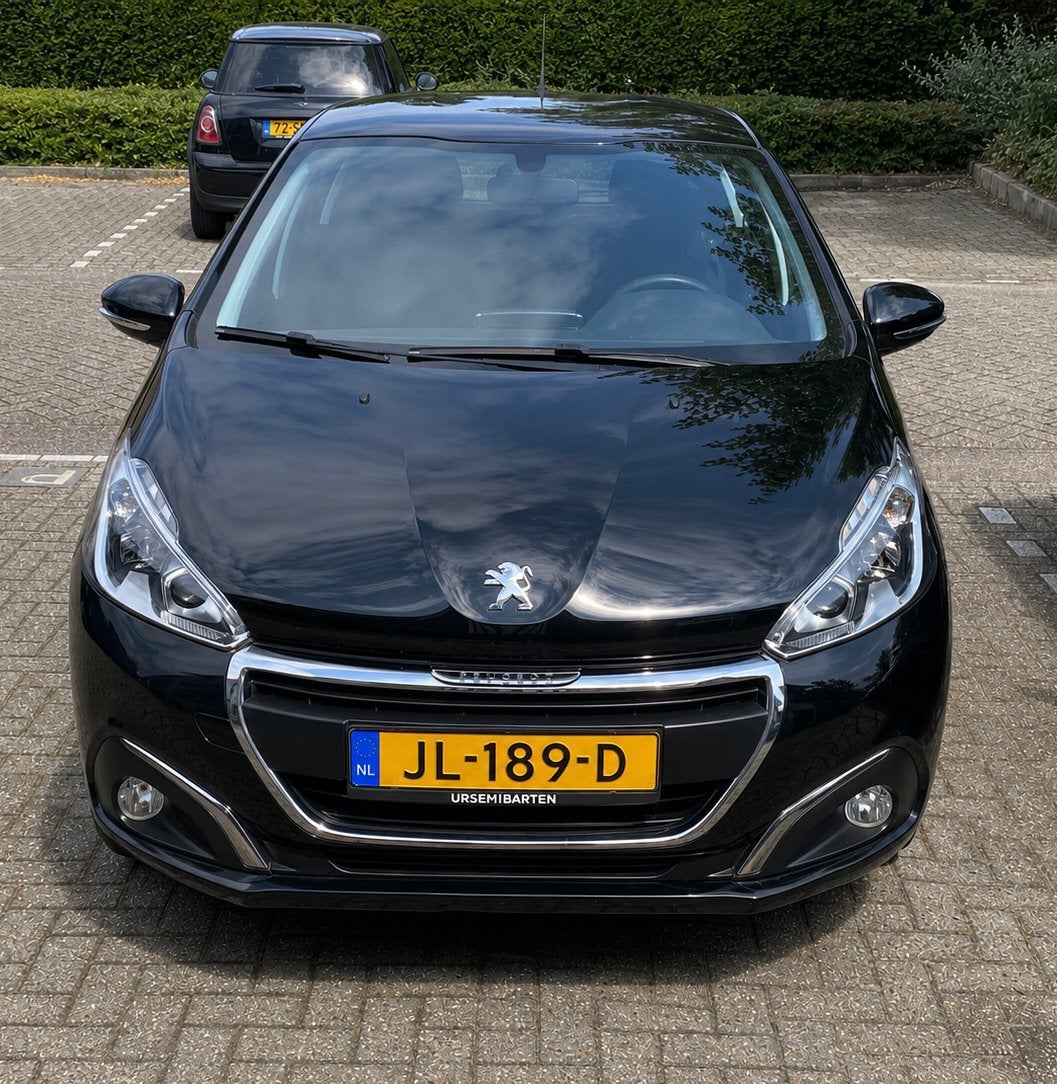 Peugeot 208 1.2 VTI pure tech bleu lion 82PK 5-D 2016 Zwart, Voorwielaandrijving, Stof, 1199 cc, Origineel Nederlands