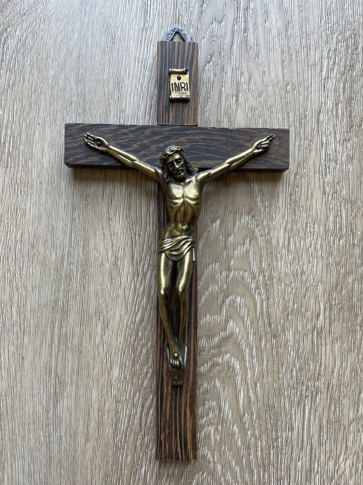 Kruisbeeld met Jezusfiguur - Houten kruis met bronzen corpus, Antiek en Kunst, Antiek | Religie, Ophalen