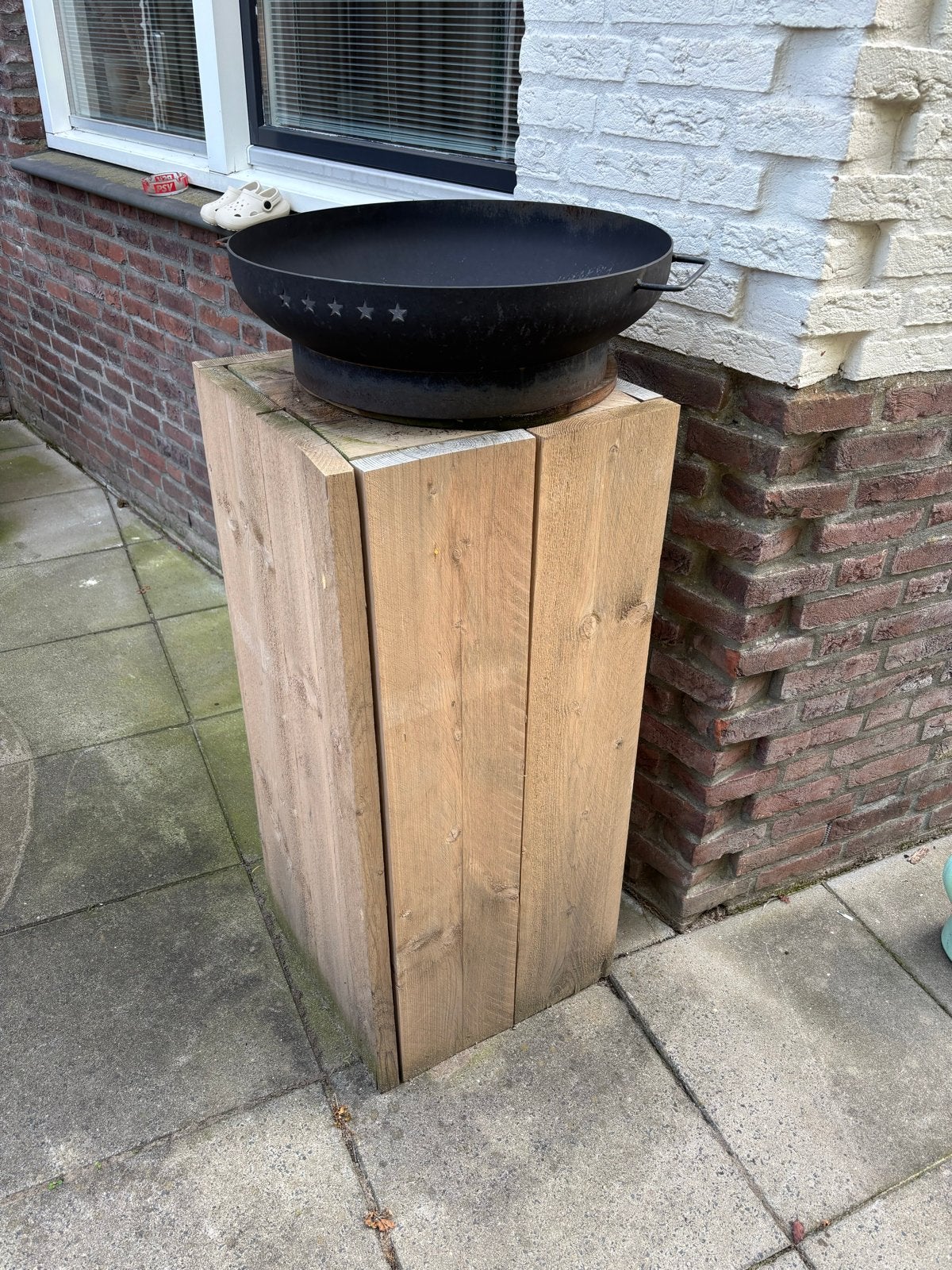 Vuurschaal met houten sokkel en hout, Ophalen, Gebruikt, Vuurkorf