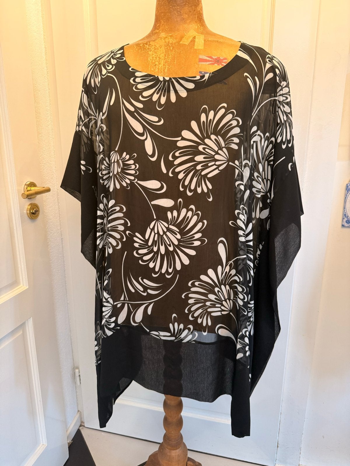 Yoek Zwarte Tuniek met Witte Bloemenprint, Ophalen of Verzenden, Zo goed als nieuw, Zwart