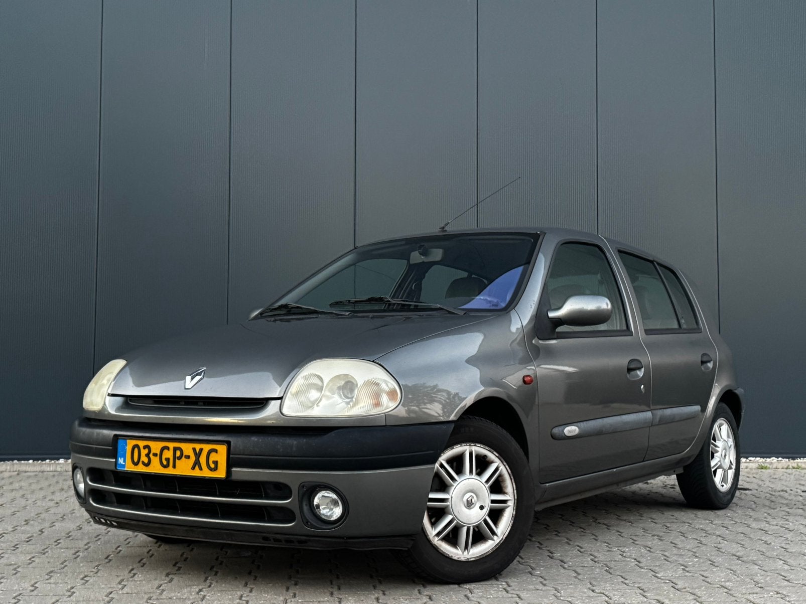 Renault Clio 1.4 16V Initiale 5DR AUTOMAAT | AIRCO | LUXE |, Auto's, Renault, 1005 kg, 40 €/maand, 4 cilinders, 550 kg